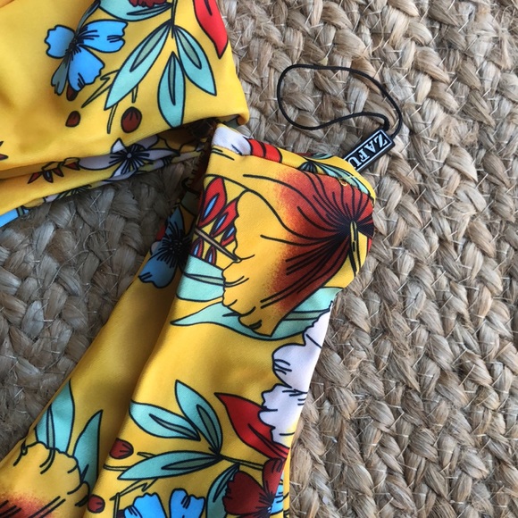 Super cute floral yellow bandeau bikini - Picture 5 of 8